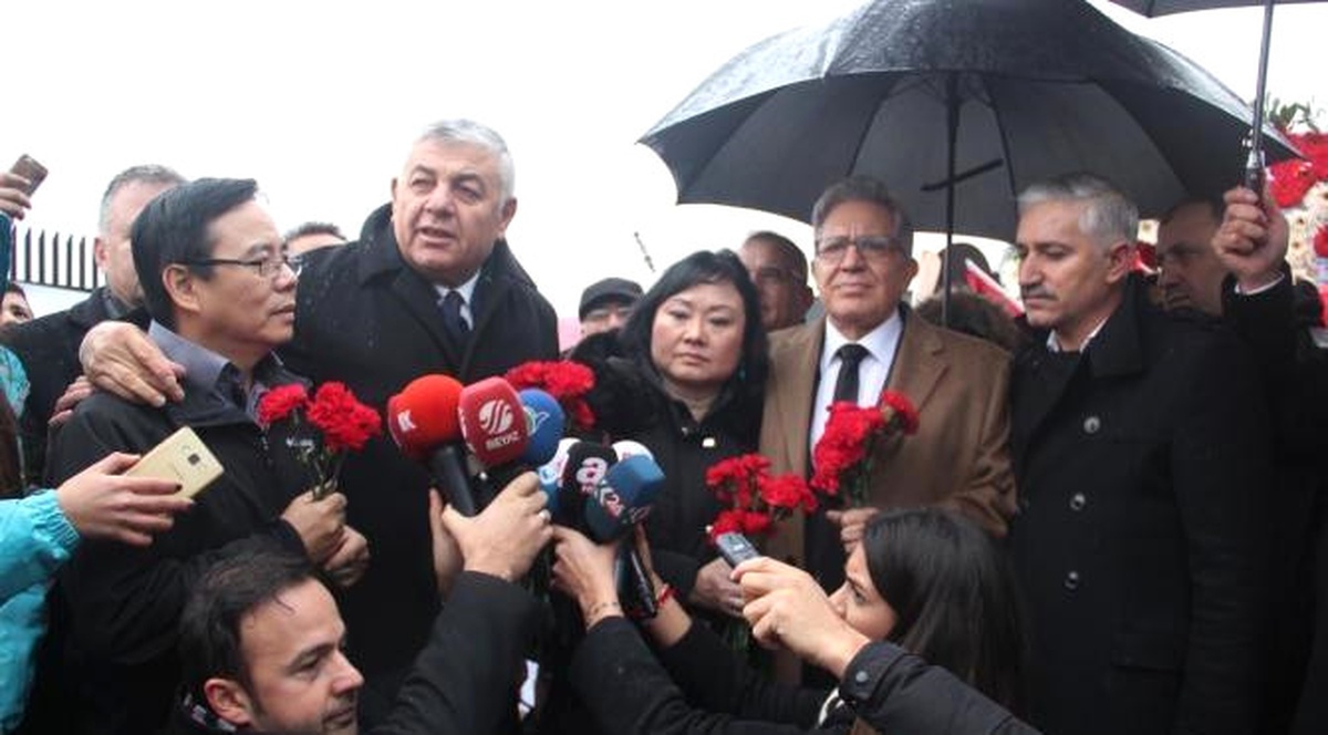 Vietnam Savaşı\'nın Simgesi, Şehitler Tepesi\'nde Gözyaşı Döktü