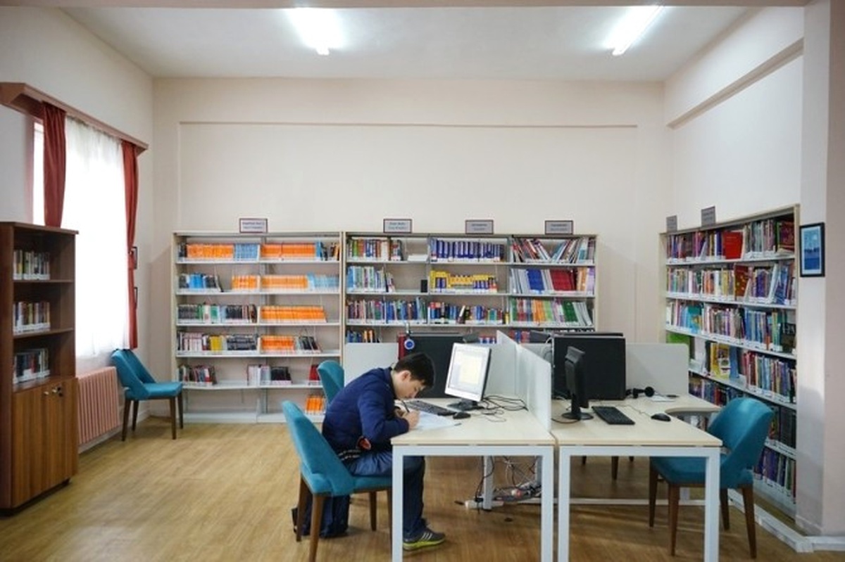 Yabancı Diller Yüksekokulu Kütüphanesi Geniş Bir Alana Taşınarak Yenilendi
