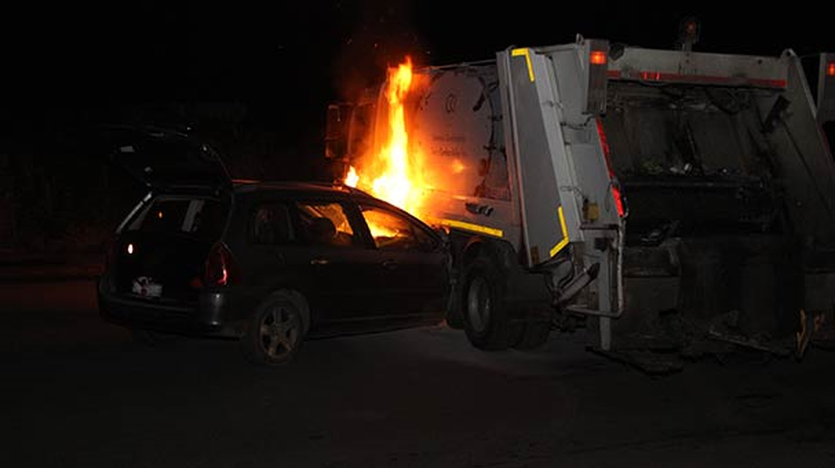 Yanan Araçtan Polisin Çıkardığı Yaralı Sürücü Kaçtı