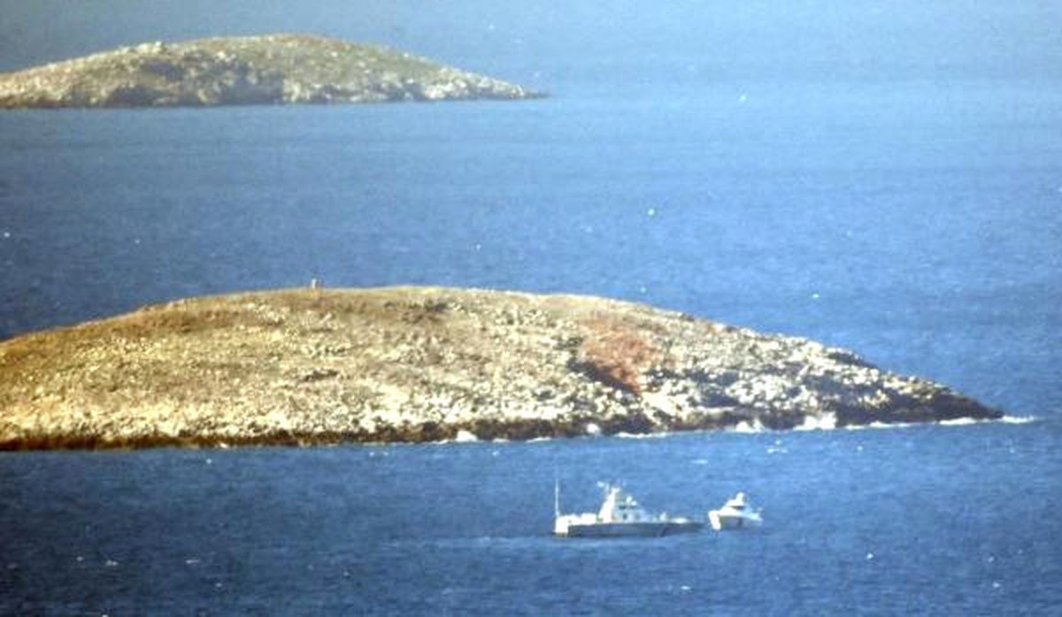 Kardak\'ta Türk ve Yunan Sahil Güvenlik Botları Arasında Gerginlik