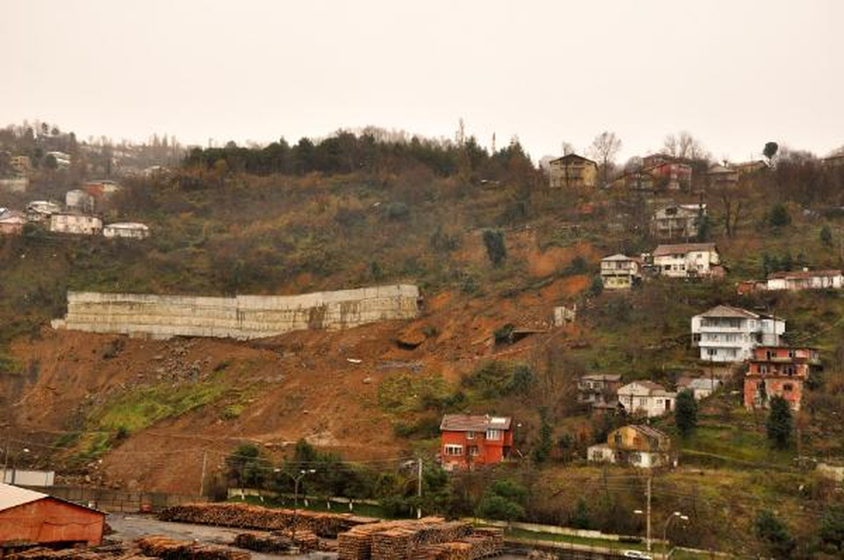 Zonguldak\'ta Heyelan Nedeniyle 11 Ev Tahliye Edildi