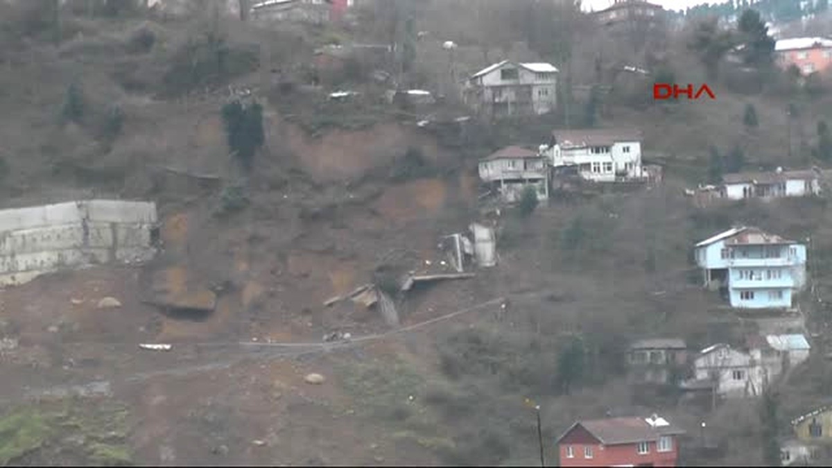 Zonguldak\'ta Heyelan Nedeniyle 11 Ev Tahliye Edildi