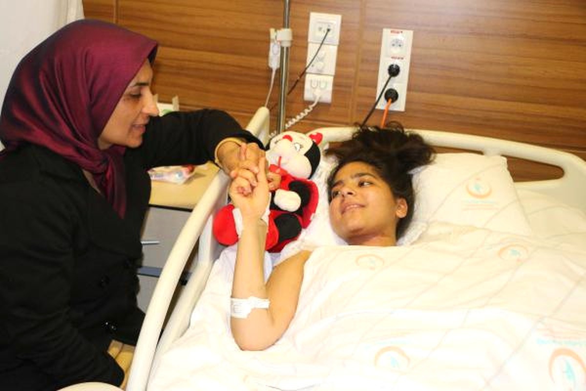 4\'üncü Kattan Düşen Afgan Kız, Hayati Tehlikeyi Atlattı