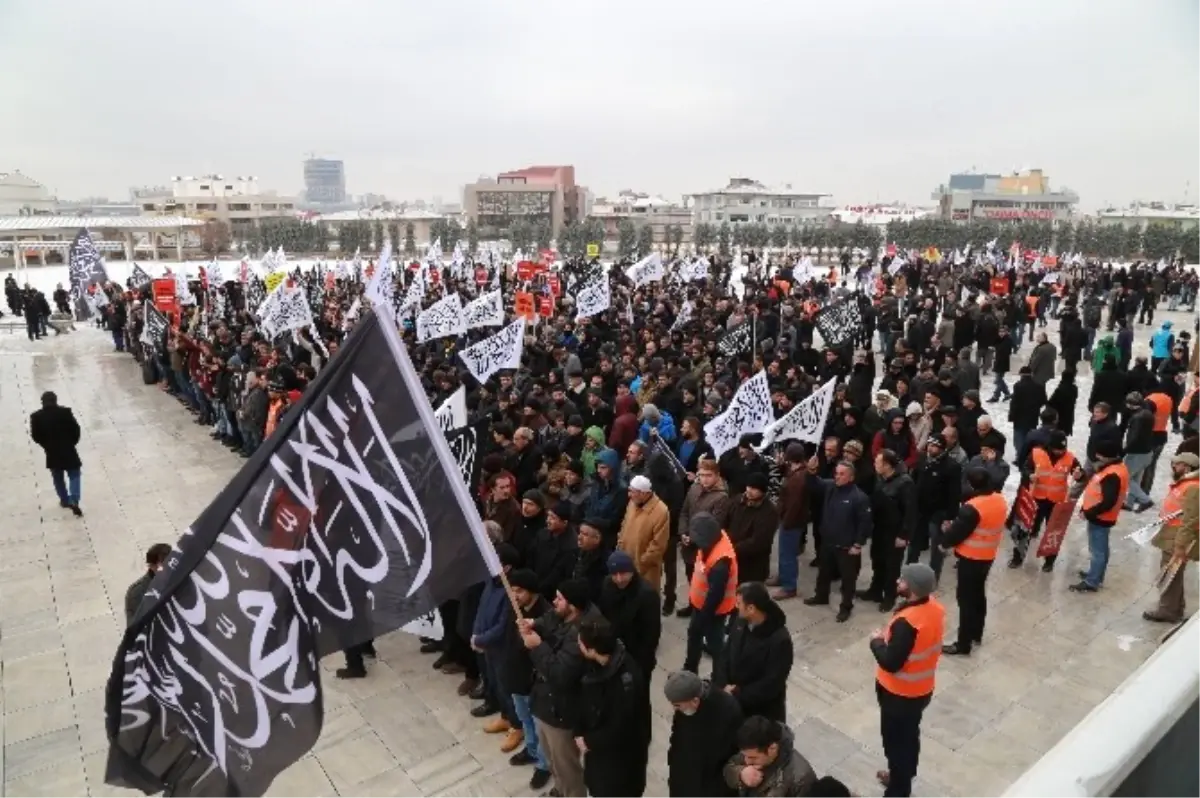 ABD Büyükelçiliğine Yürümek İsteyen Grup ile Polis Arasında Gerginlik