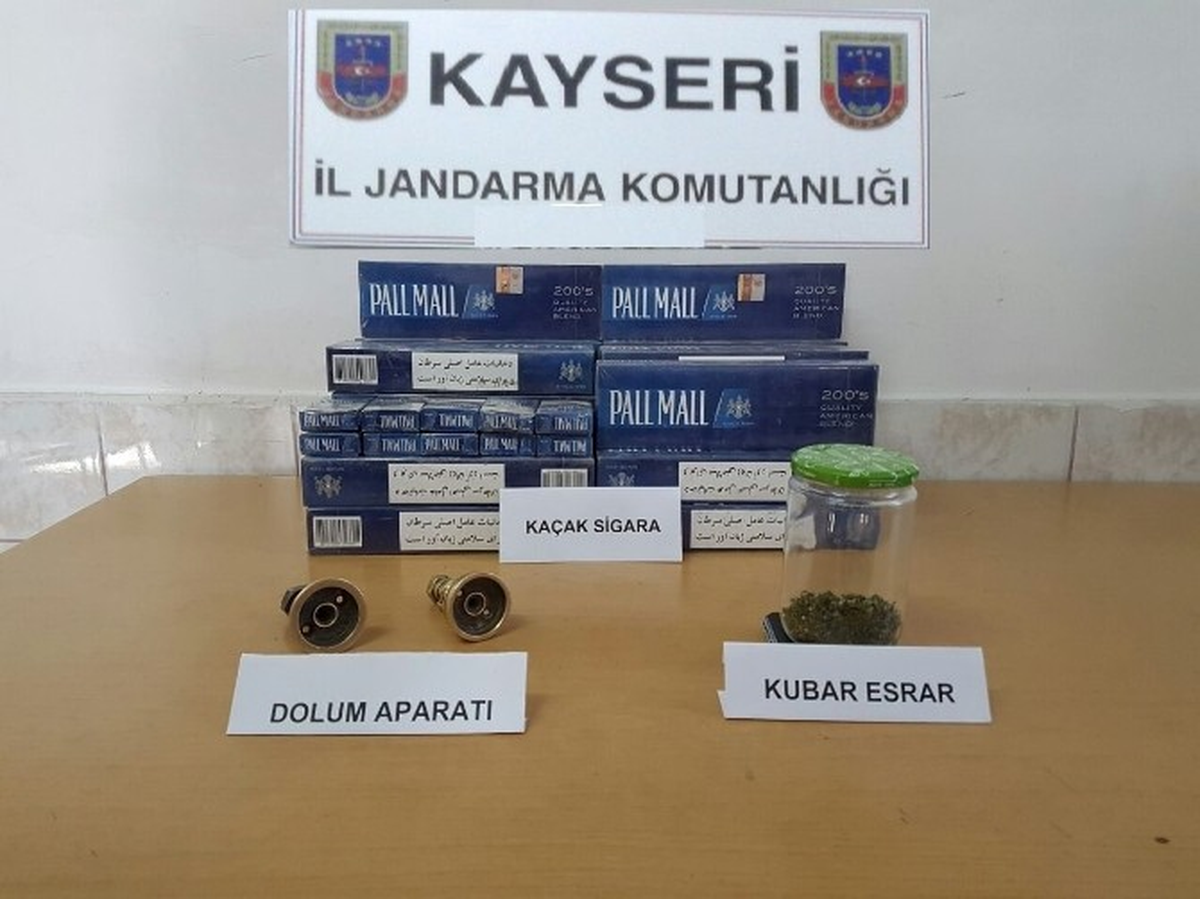 Akaryakıt İstasyonunda Esrar ve Kaçak Sigara Operasyonu