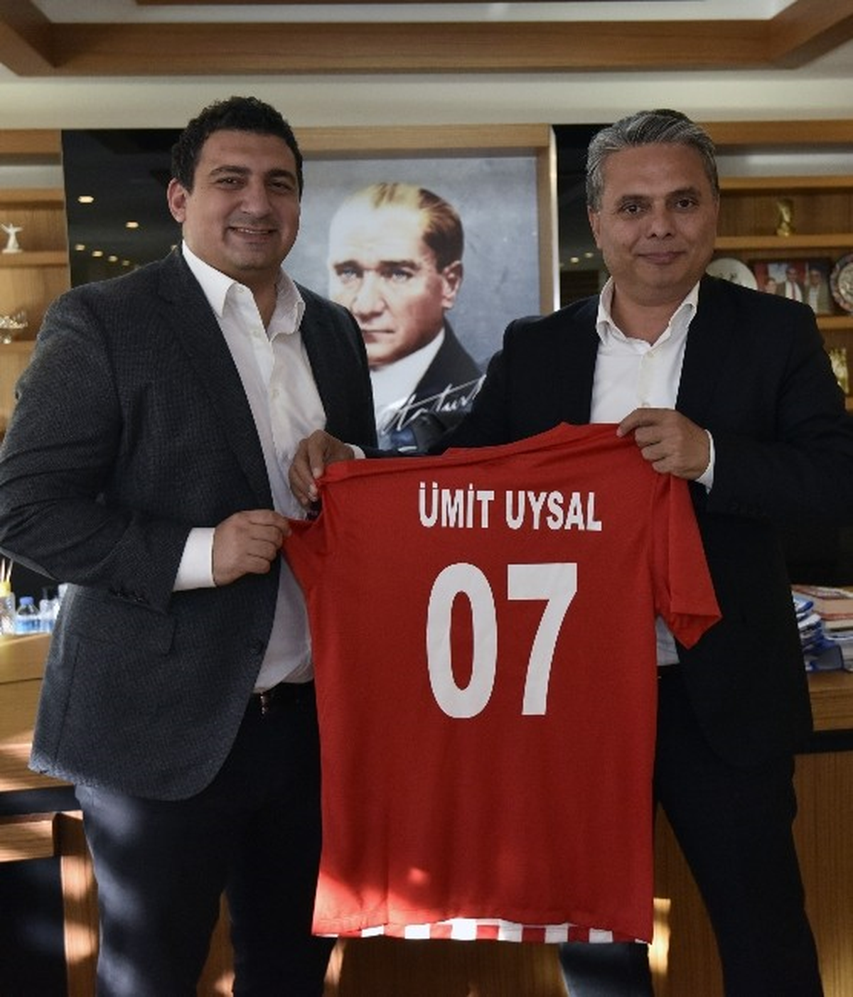 Antalyaspor Başkanı Öztürk, Başkan Uysal\'ı Ziyaret Etti