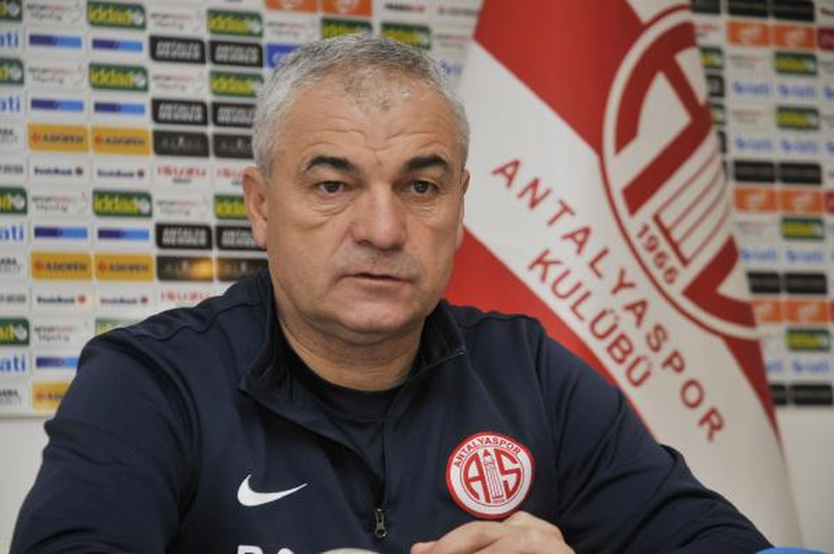 Antalyaspor Teknik Direktörü Çalımbay: "Eto\'o\'ya Transfer Teklifi Yok"