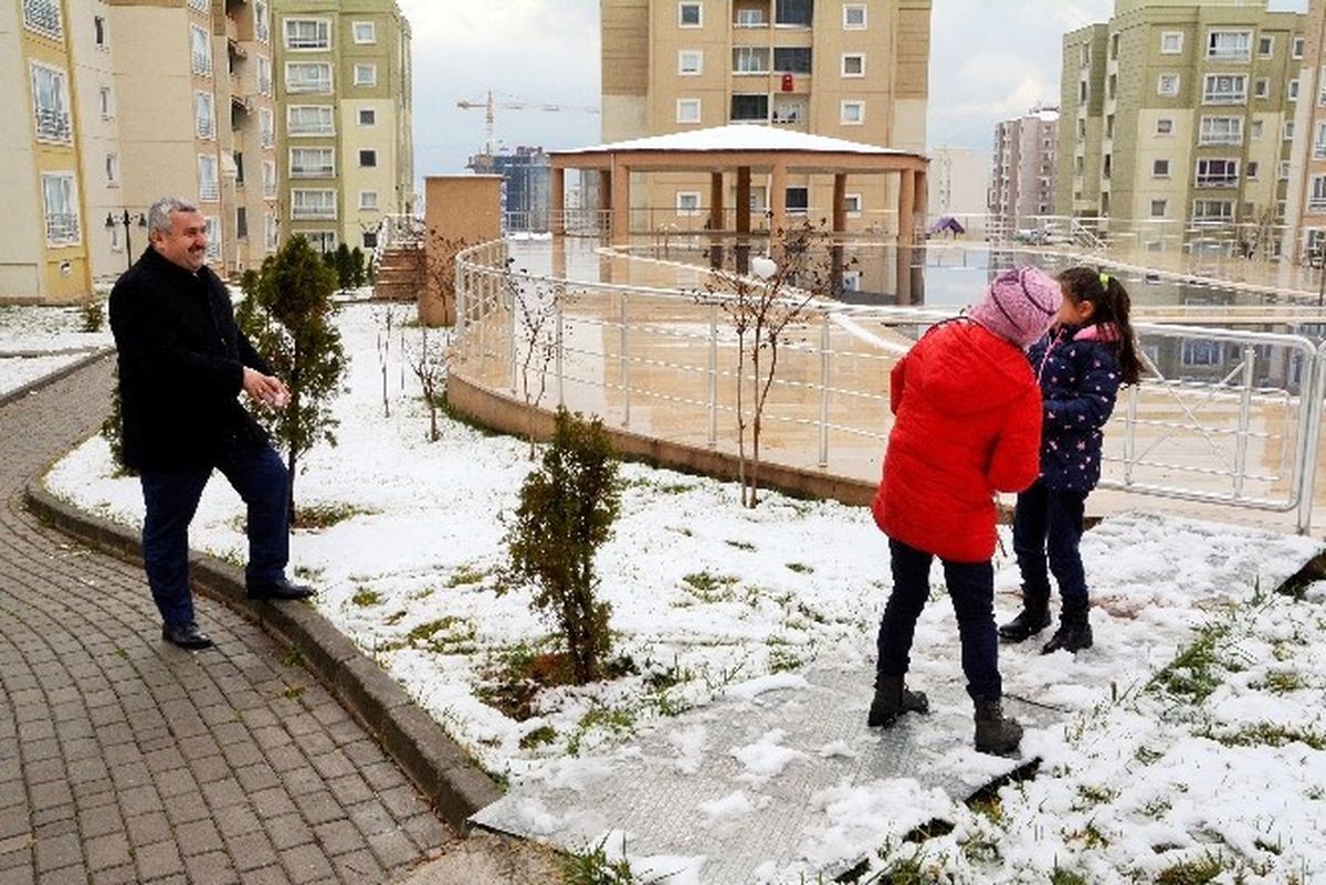 Başkan Baran, Çocuklarla Kar Keyfi Yaptı