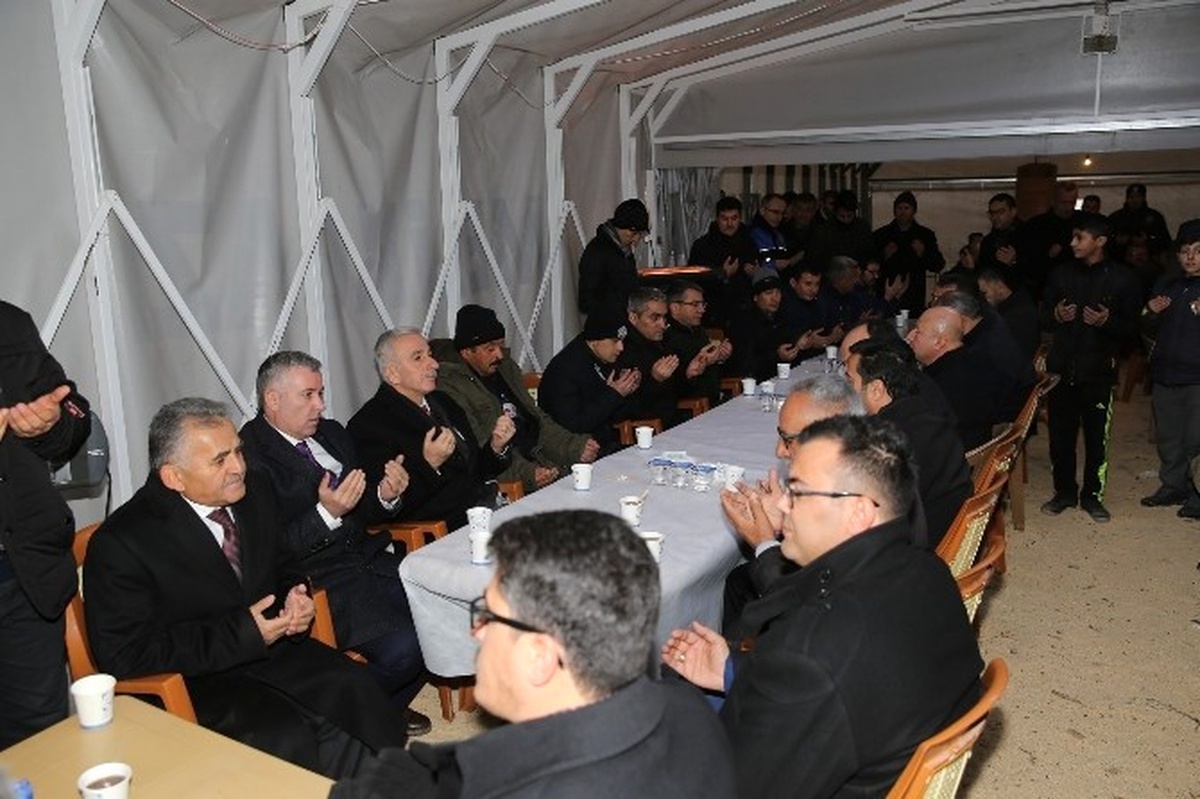 Başkan Büyükkılıç\'tan Şehit Ailelerine Taziye Ziyareti