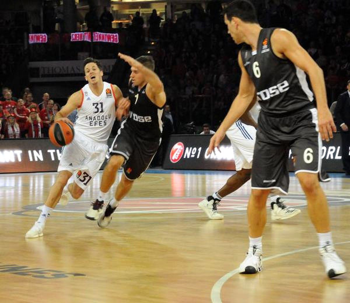 Brose Bamberg: 91 - Anadolu Efes: 83