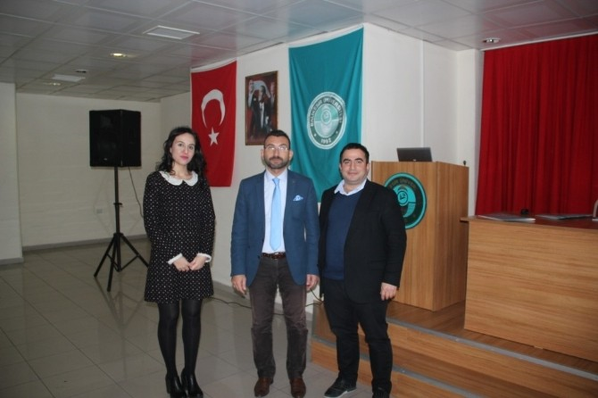 Burhaniye\'de Üniversitelilere İş Arama Becerilerini Geliştirme Eğitimi