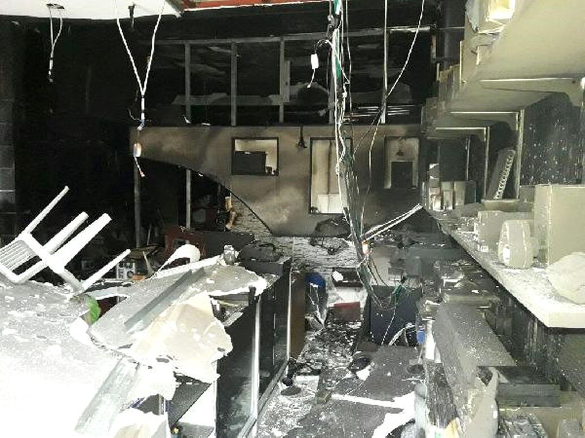 Çatıdan Sızan Su Kısa Devreye Neden Oldu, Mağaza Yandı