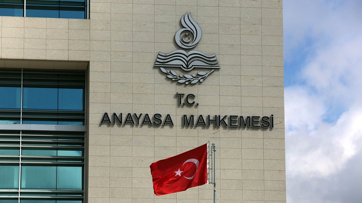 Çelişkili Mahkeme Kararları İhlal Nedeni Sayıldı