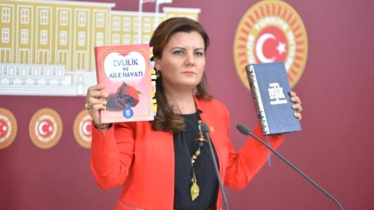 Dha Ankara- CHP\'li Fatma Kaplan Hürriyet : Kitabın Orjinali Meclis Kütüphanesi\'nden Çıktı
