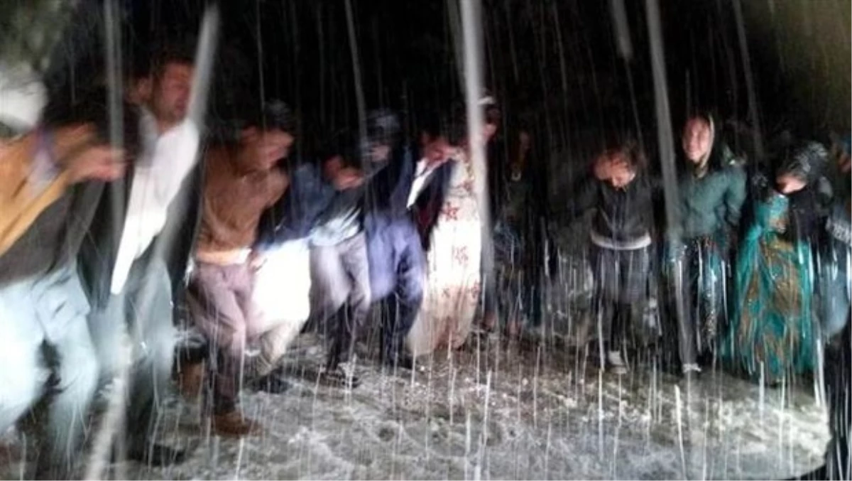 Dha Yurt: Gelin ve Damat, Kardan Kapanan Yolda Mahsur Kaldı