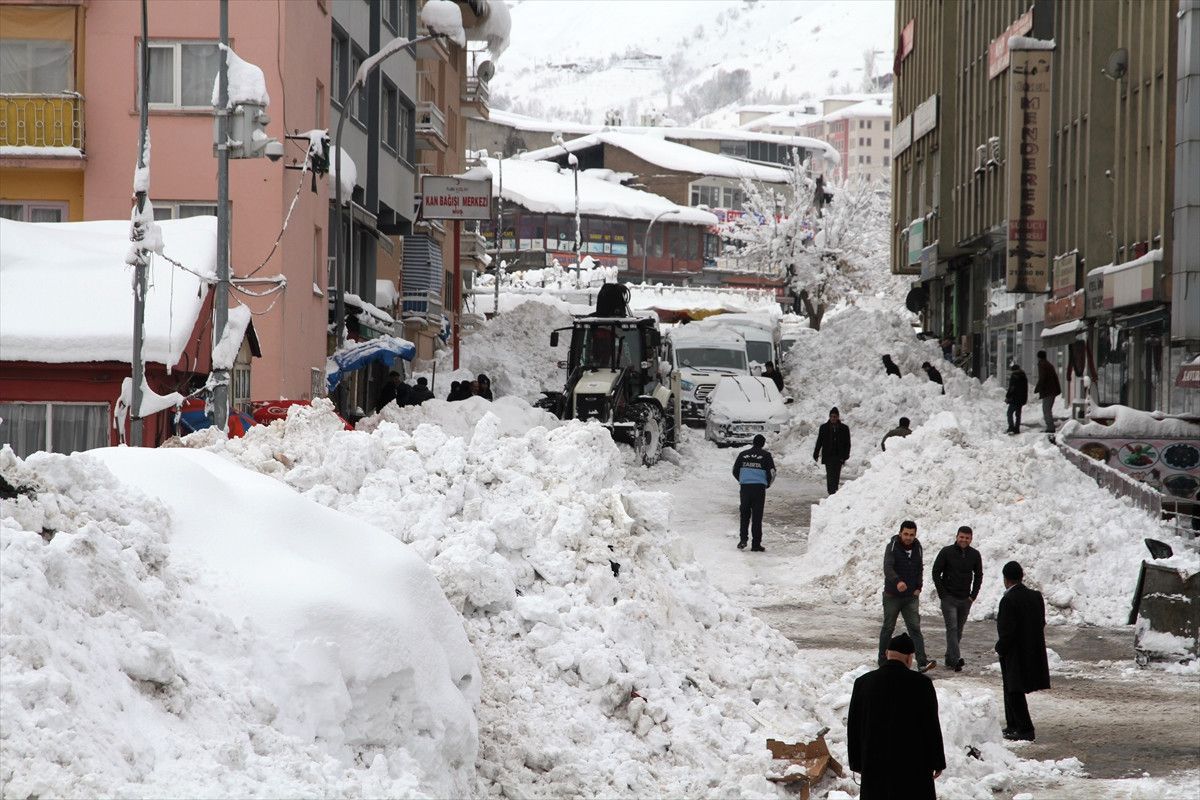 Doğuda 4 İlde 931 Yerleşim Biriminin Yolu Kapandı