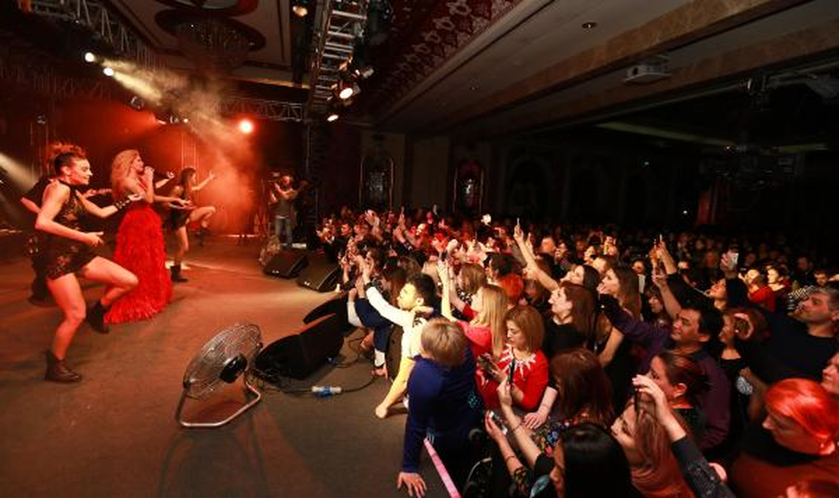 Dosso Dossi Konserle Başladı
