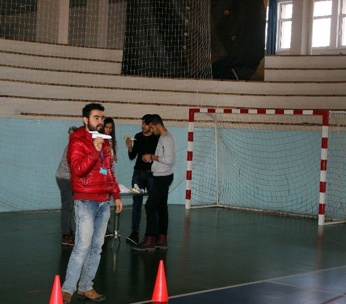 Erü\'de Kağıt Uçaklar Yarıştı