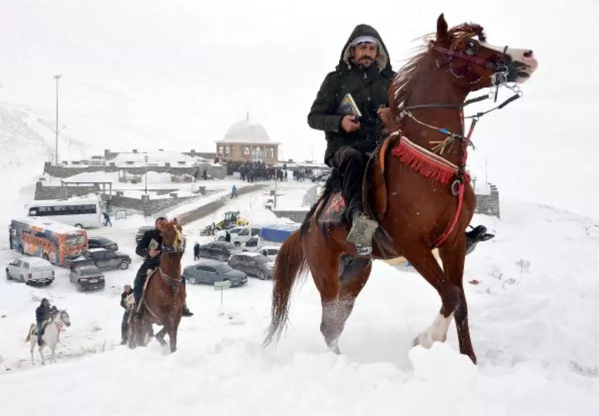 Erzurum\'da Atlı Hafızlar, 484\'üncü \'Binbir Hatim\' Duasını Başlattı