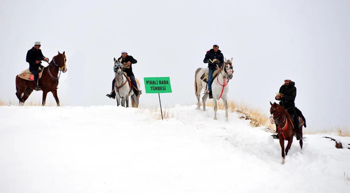 Erzurum\'da Atlı Hafızlar, Şehrin Dört Bir Yanında Kur\'an Okudu