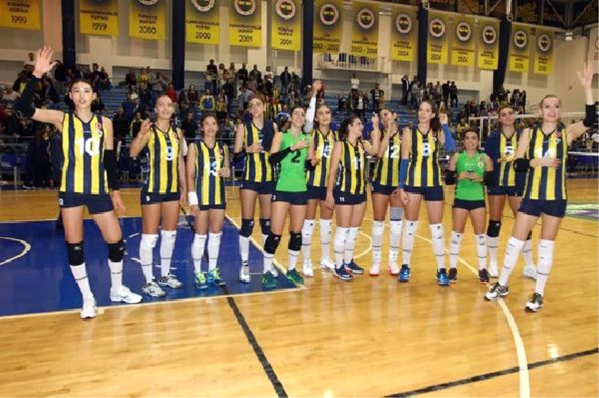 Fenerbahçe Kadın Voleybol Takımı Avrupa Ligi\'ne Galibiyetle Başladı