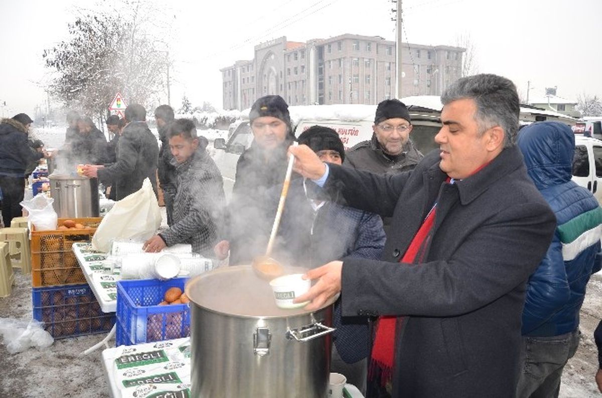 Halep\'e Yardım Konvoyu Ereğli\'de Karşılandı