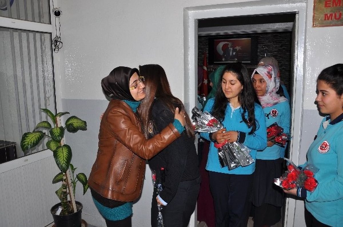 İslahiye\'de Öğrencilerden Emniyet Müdürlüğüne Taziye Ziyareti