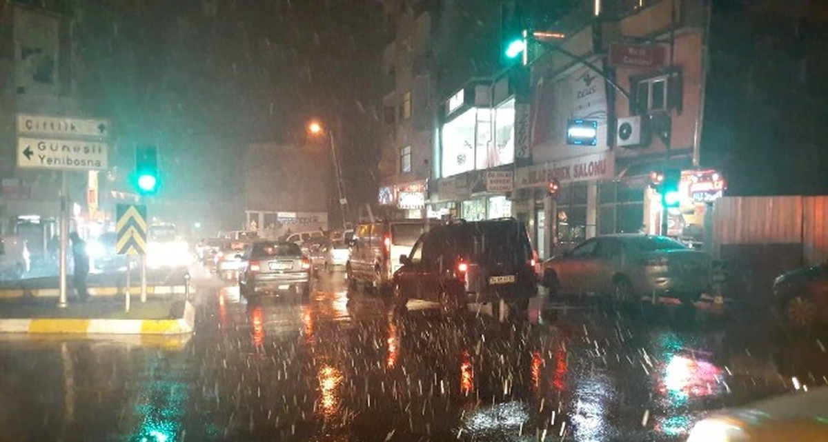 İstanbul\'da Kar Yağışı Başladı