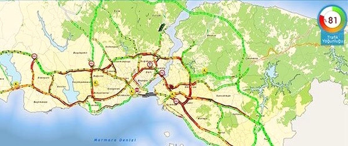 İstanbul\'da Kar Yağışıyla Birlikte Trafik Durma Noktasına Geldi