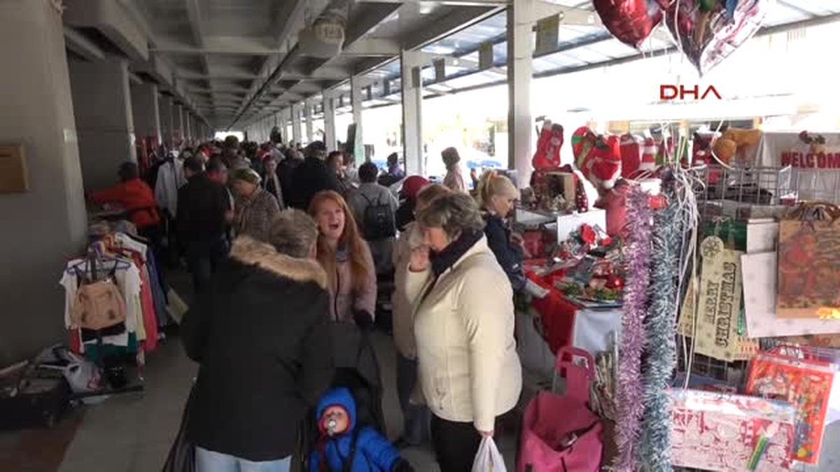 Marmaris Öğrenciler ve Tüylü Dostlar Için Noel Pazarı