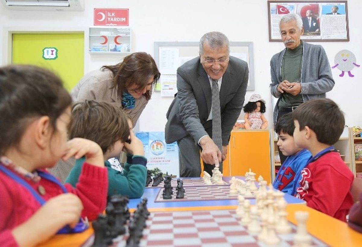 Mezitli Belediyesi\'nden Miniklere Satranç Kursu
