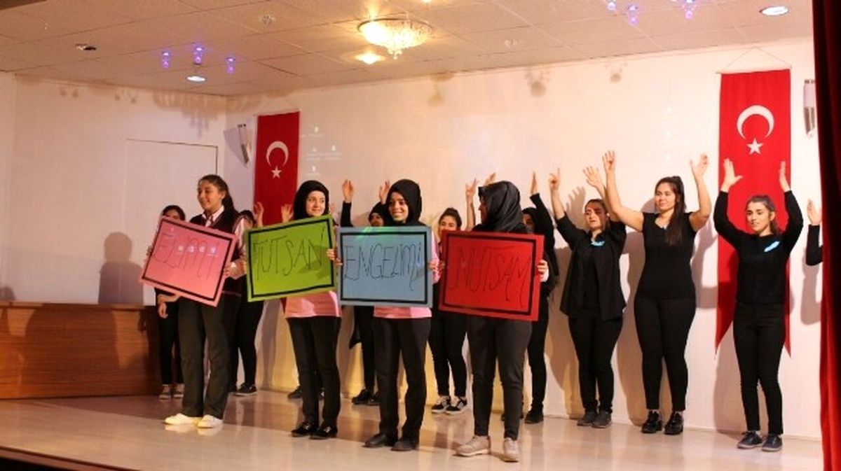 Mustafa Kın Kız Meslek Lisesinden Engellilere Jest