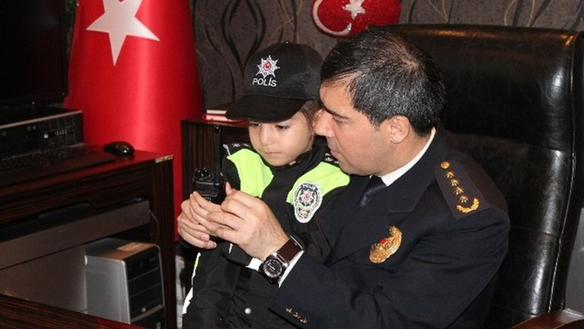 Niğde Öğrenciler Polis Telsizinden Başsağlığı Diledi