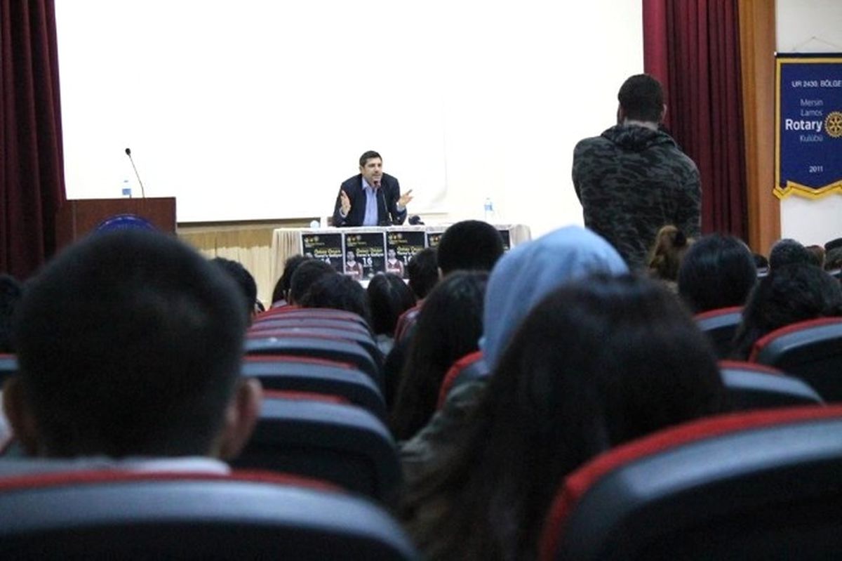 Ömer Onan, Mersin\'de Öğrencilerle Buluştu
