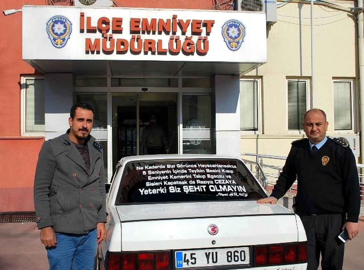 Polise Destek İçin Arabasına "Biz Cezaya Razıyız, Siz Yeter Ki Şehit Olmayın" Yazdı