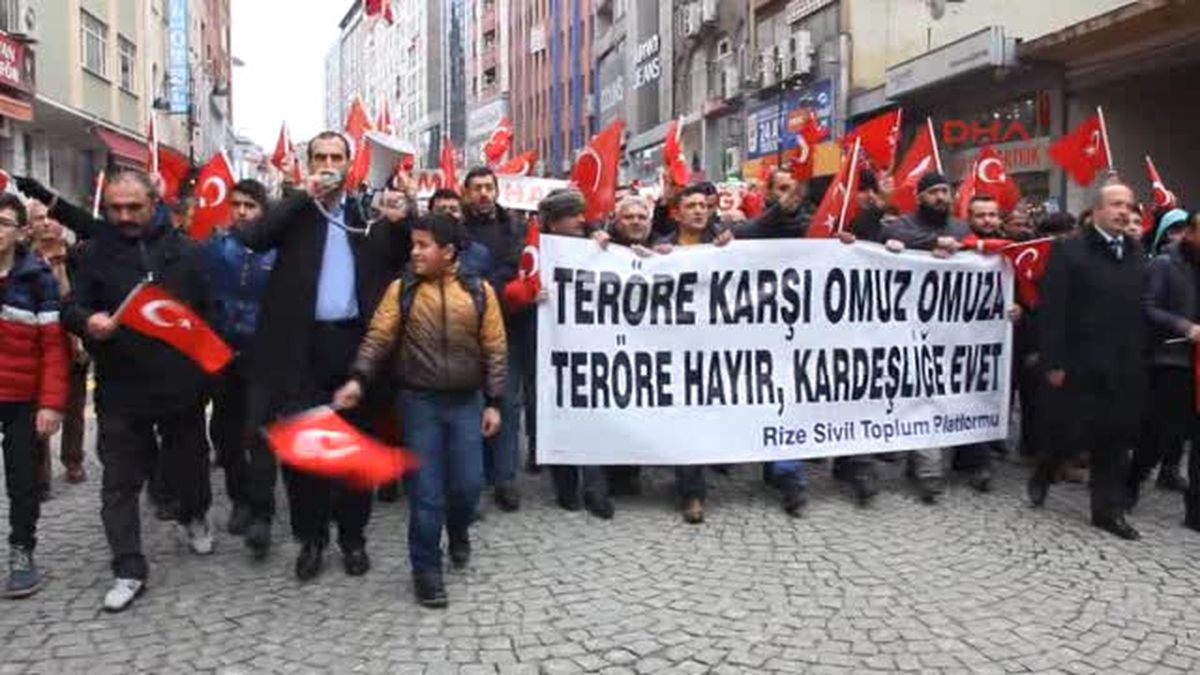 Rize\'de Teröre Tepki Eylemi Polise Uzanan Eller Kırılsın
