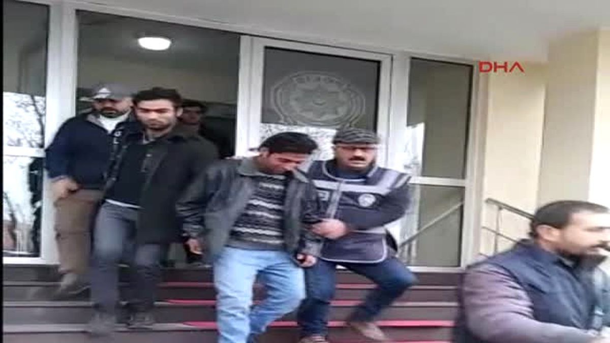 Sakarya Evi Basıp, Borcu Olan Kişiyi Balkondan Attılar