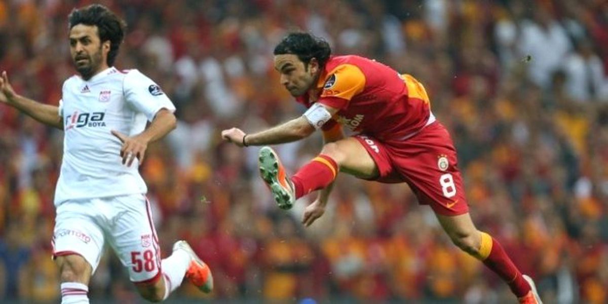 Selçuk Gider, O Gelir!