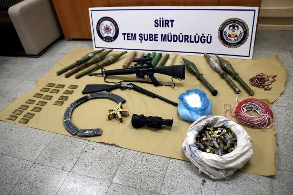 Siirt\'te Bir Evde PKK Cephaneliği Ele Geçirildi