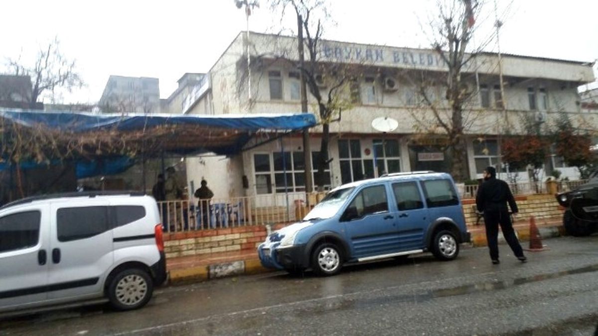 Siirt\'te Dbp\'li İki Belediyeye Operasyon