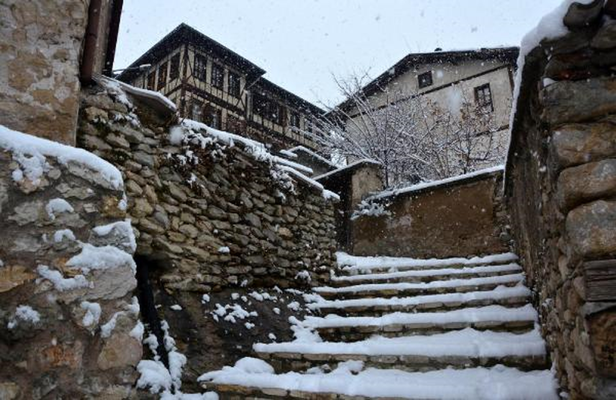 Tarihi İlçe Safranbolu\'da Kar Güzelliği