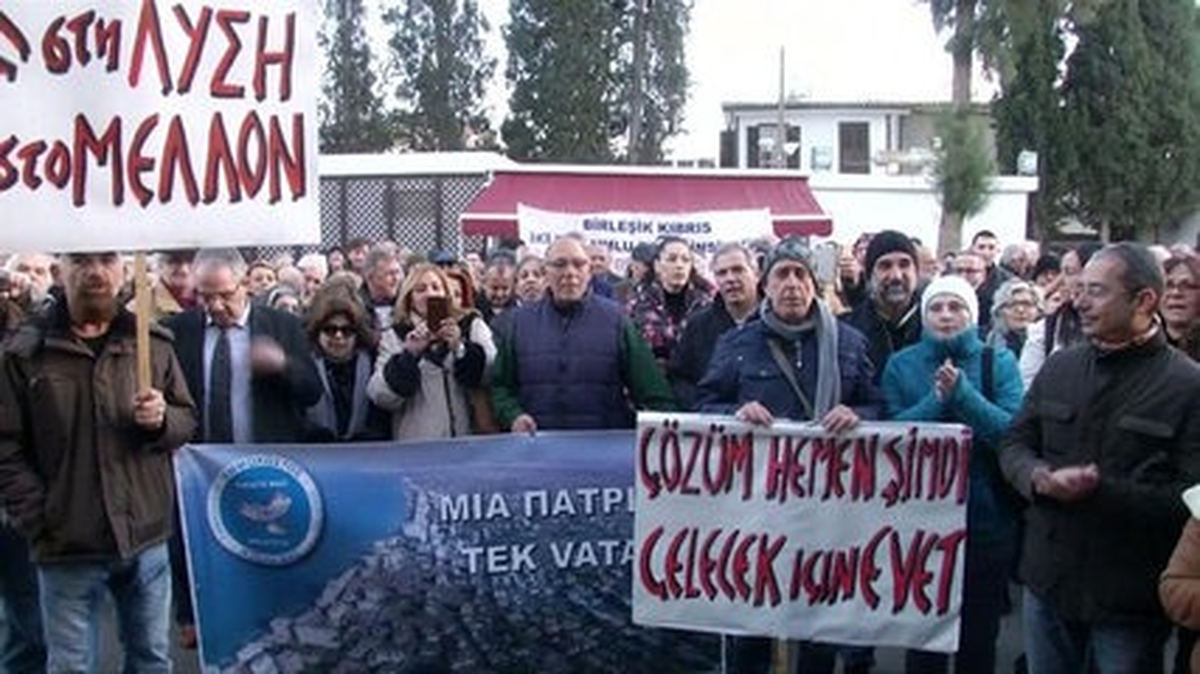 Türk ve Rum Halkı Kıbrıs İçin Tek Yürek Oldu