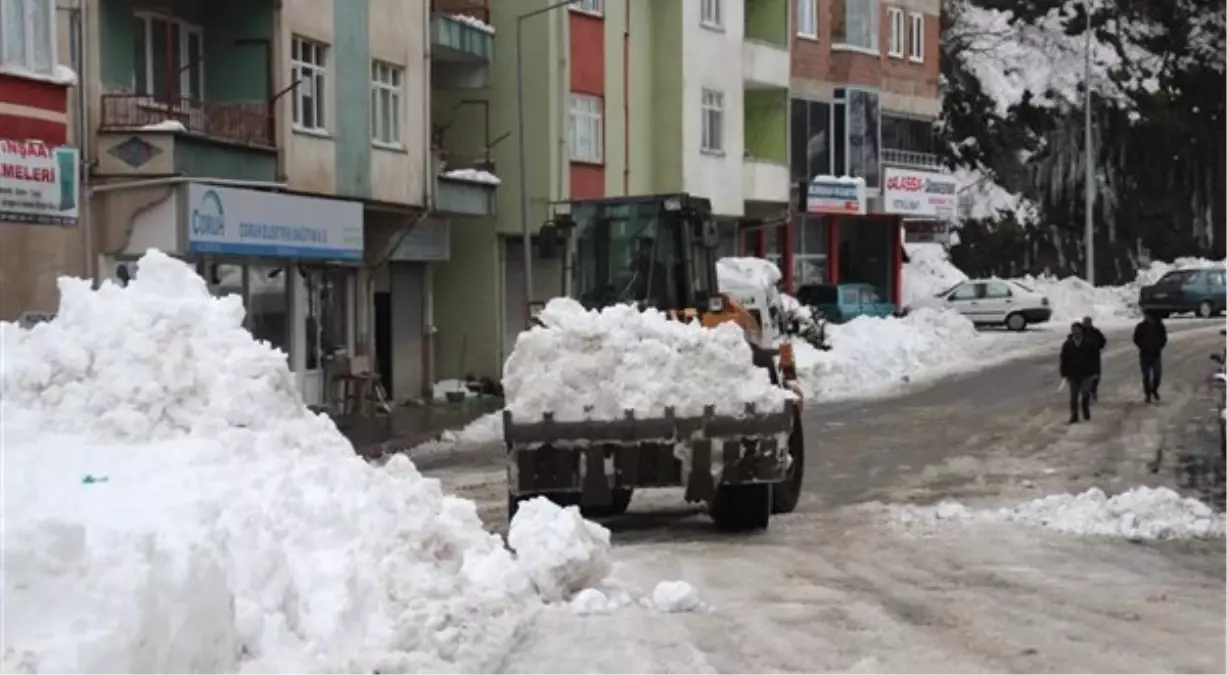 Yağlıdere Belediyesinin Kar Temizleme Çalışmaları