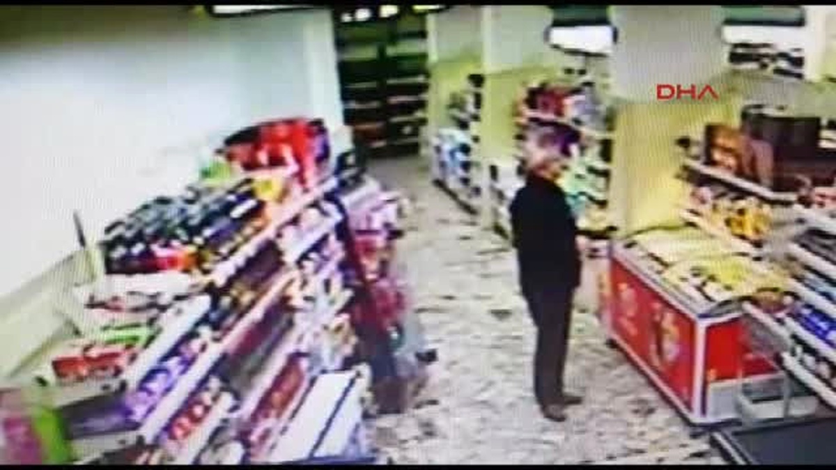 Yarım Saat Arayla Iki Ayrı Marketi Soydu