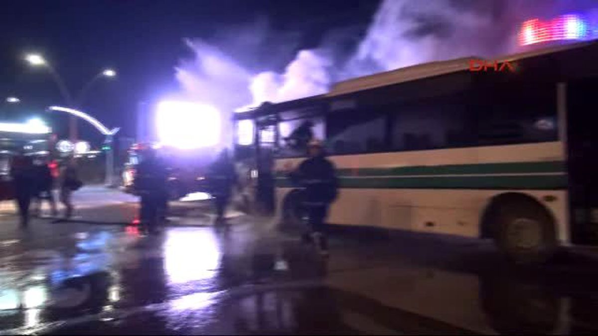 Adana Halk Otobüsü Alev Alev Yandı