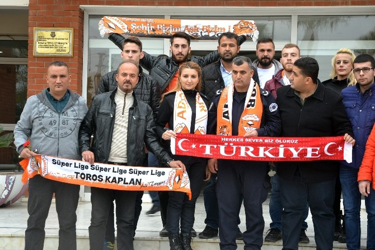 Adanasporlu Taraftarlar Polisini Yalnız Bırakmadı