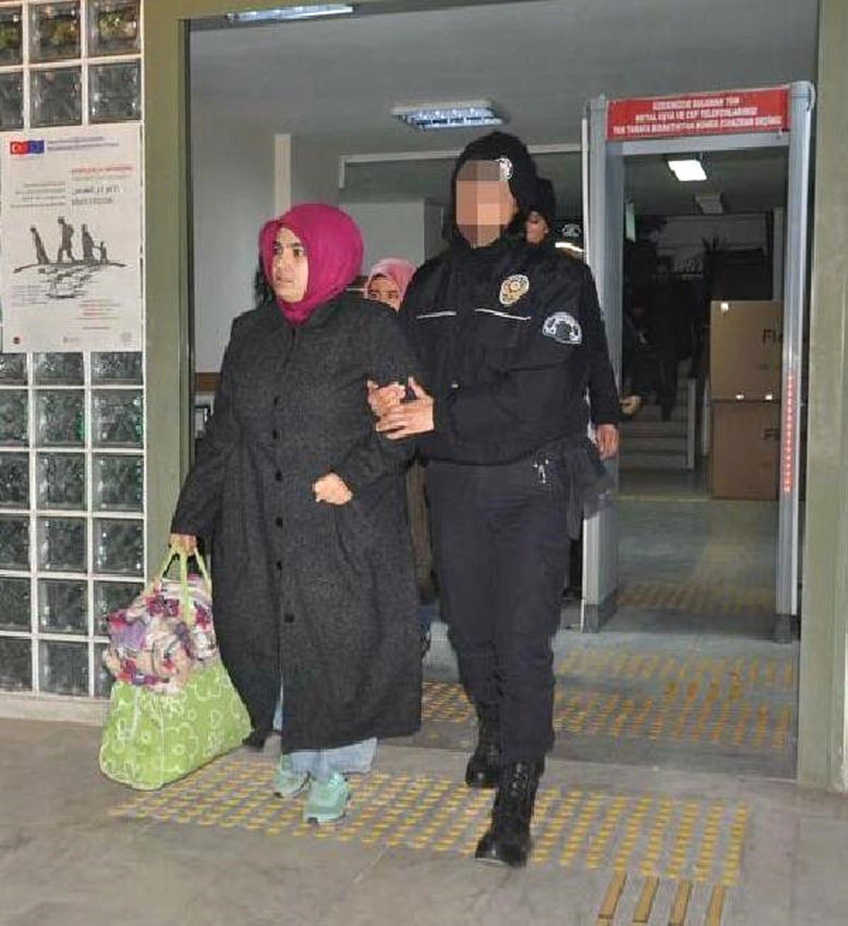 Aydın\'da Bylock Kullanan 8 Kişi Tutuklandı