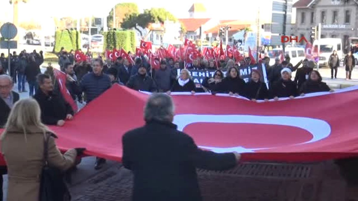Balıkesir CHP\'den Teröre Lanet Yürüyüşü
