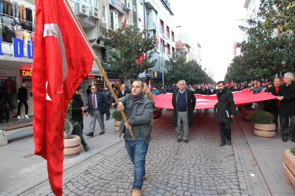 Balıkesir CHP\'den Teröre Lanet Yürüyüşü