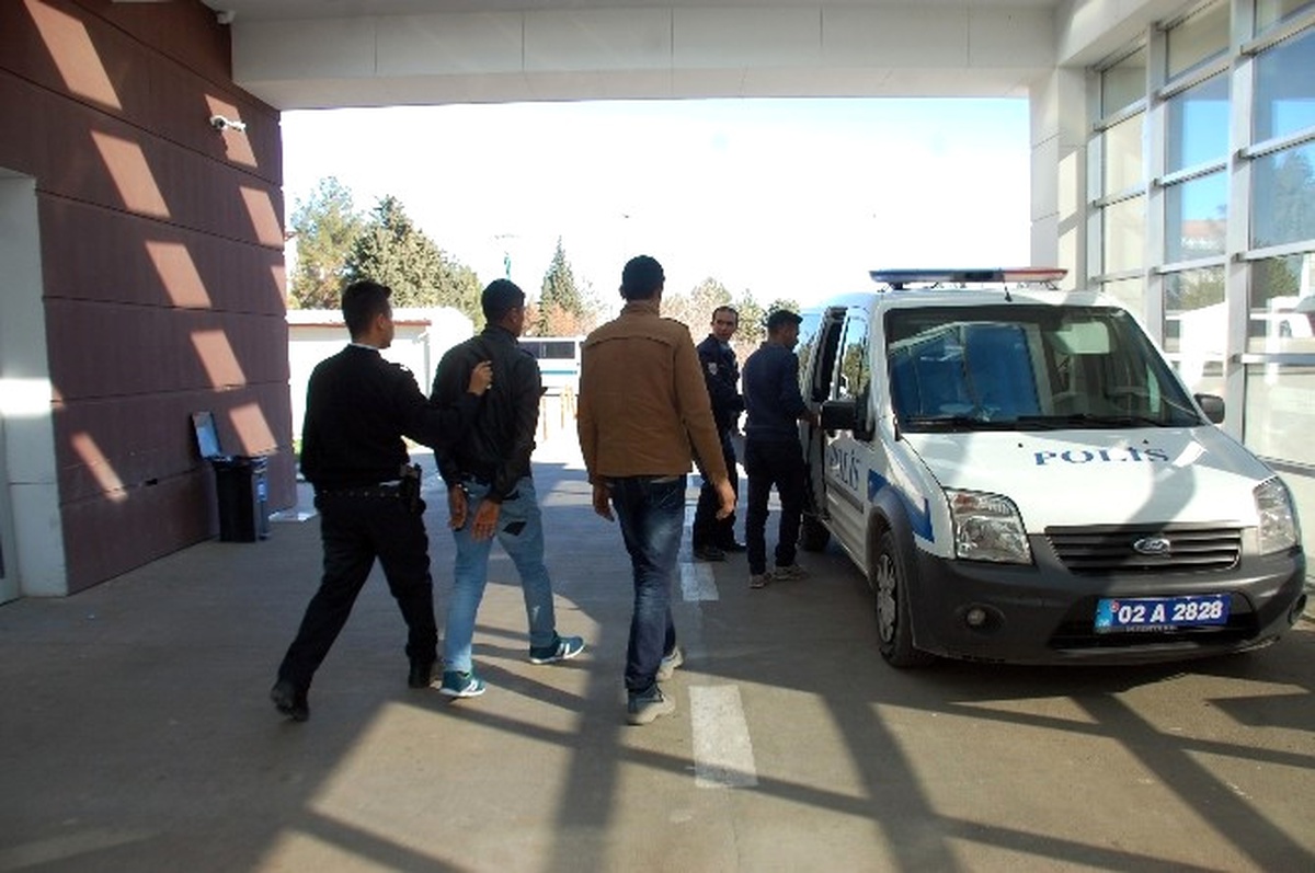 Başkasının Yerine Sınava Girenler Yakayı Ele Verdi